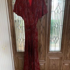 Beautiful jump suite, comfortable . Color as in image . New not worn